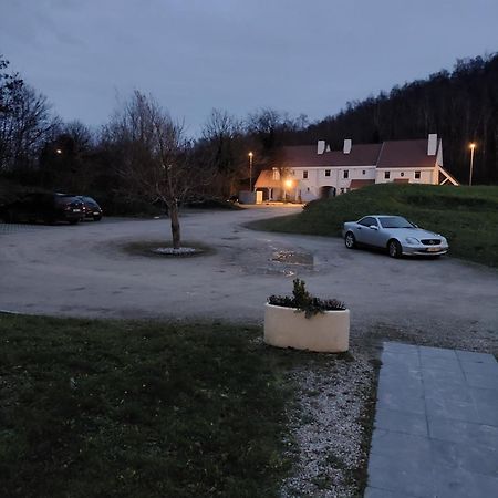 La Chambre Et Le Studio Du Chateau Du Golf De Bernalmont Luik Buitenkant foto