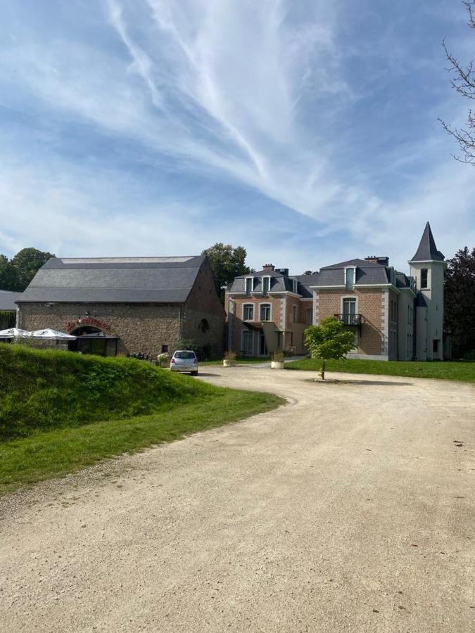 La Chambre Et Le Studio Du Chateau Du Golf De Bernalmont Luik Buitenkant foto