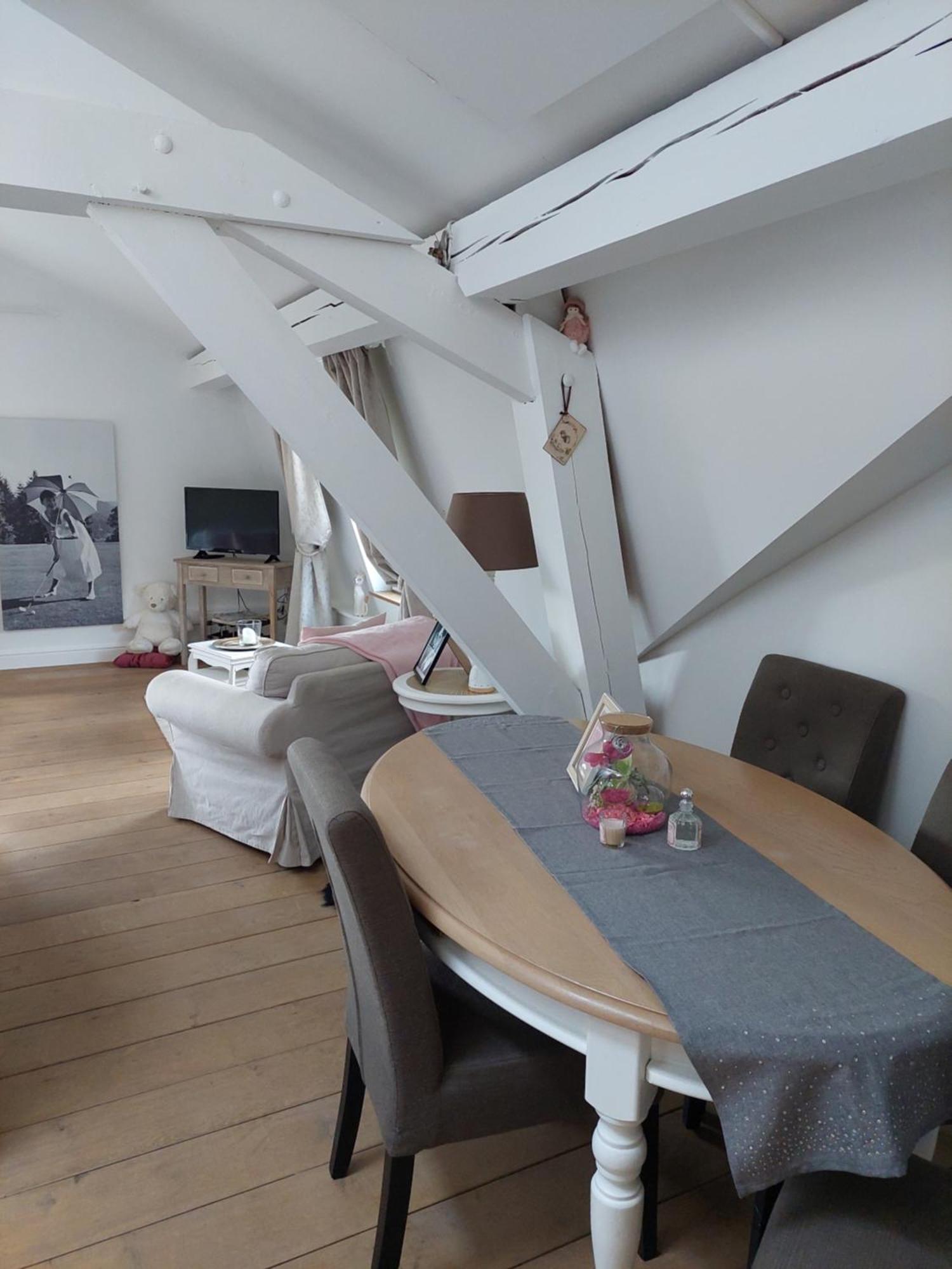 La Chambre Et Le Studio Du Chateau Du Golf De Bernalmont Luik Kamer foto